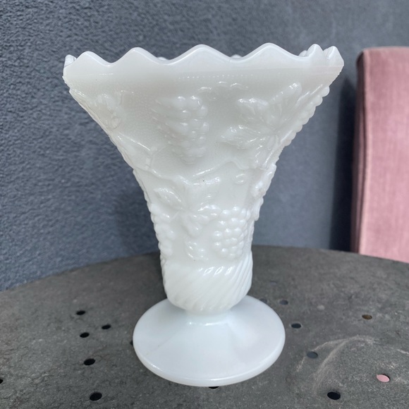 Grapevine milk glass - Picture 9 of 10